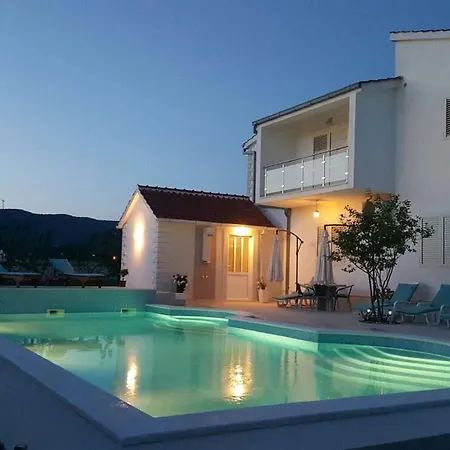 Prázdninový dům My Dalmatia - Sport And With Private Heated Pool And Tennis Court *