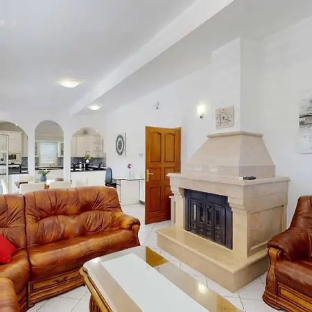 בית נופש My Dalmatia - Sport And With Private Heated Pool And Tennis Court