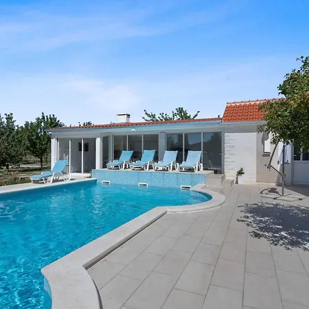 Prázdninový dům My Dalmatia - Sport And With Private Heated Pool And Tennis Court