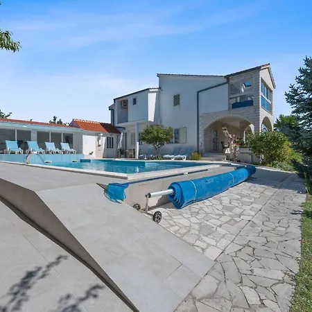Prázdninový dům My Dalmatia - Sport And With Private Heated Pool And Tennis Court Neoric