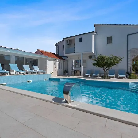 My Dalmatia - Sport And With Private Heated Pool And Tennis Court