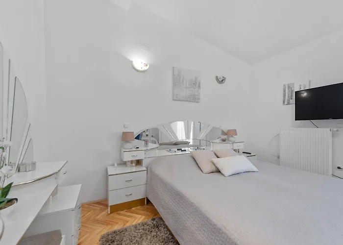 Prázdninový dům My Dalmatia - Sport And With Private Heated Pool And Tennis Court
