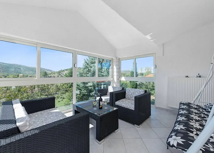 My Dalmatia - Sport And With Private Heated Pool And Tennis Court