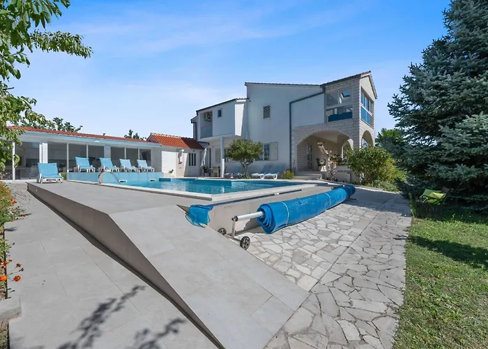 Prázdninový dům My Dalmatia - Sport And With Private Heated Pool And Tennis Court Neoric