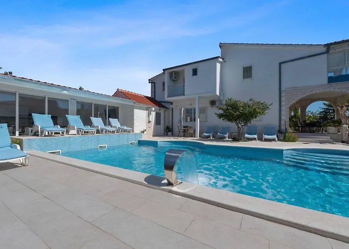 My Dalmatia - Sport And With Private Heated Pool And Tennis Court